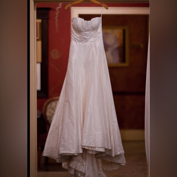 Melissa Sweet Carrie Wedding Gown- Very Rare! Size 8 - Picture 3 of 4